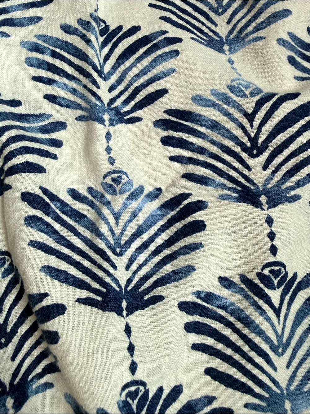 J. Jill Linen Blend White Shorts with Navy Palm Motif - Picture 4 of 5
